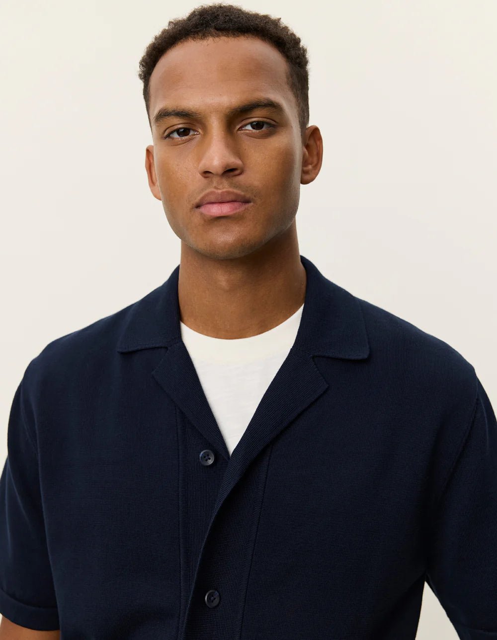 LES DEUX - Emmett Arabesque Knitted SS Shirt Bleu marine - Lothaire