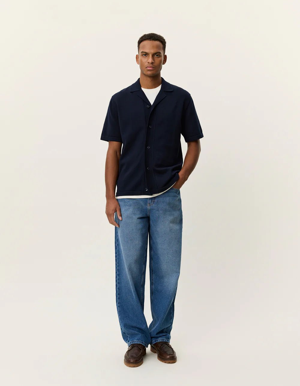 LES DEUX - Emmett Arabesque Knitted SS Shirt Bleu marine - Lothaire