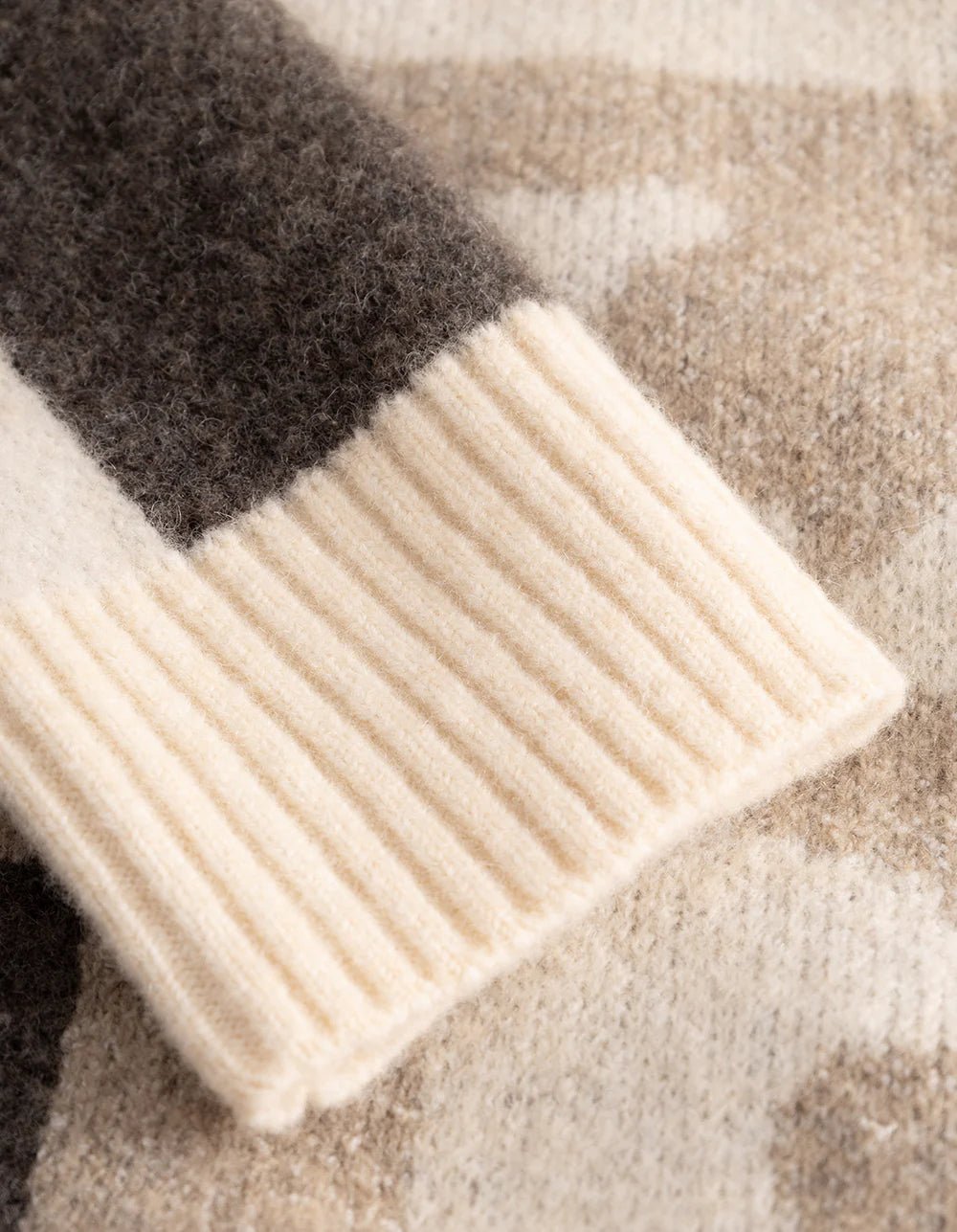 LES DEUX - Globe Crewneck Knit Patchwork Beige - noir - Lothaire