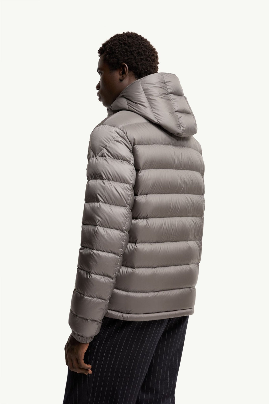 MONCLER – Doudoune courte à capuche Verith Gris - Lothaire