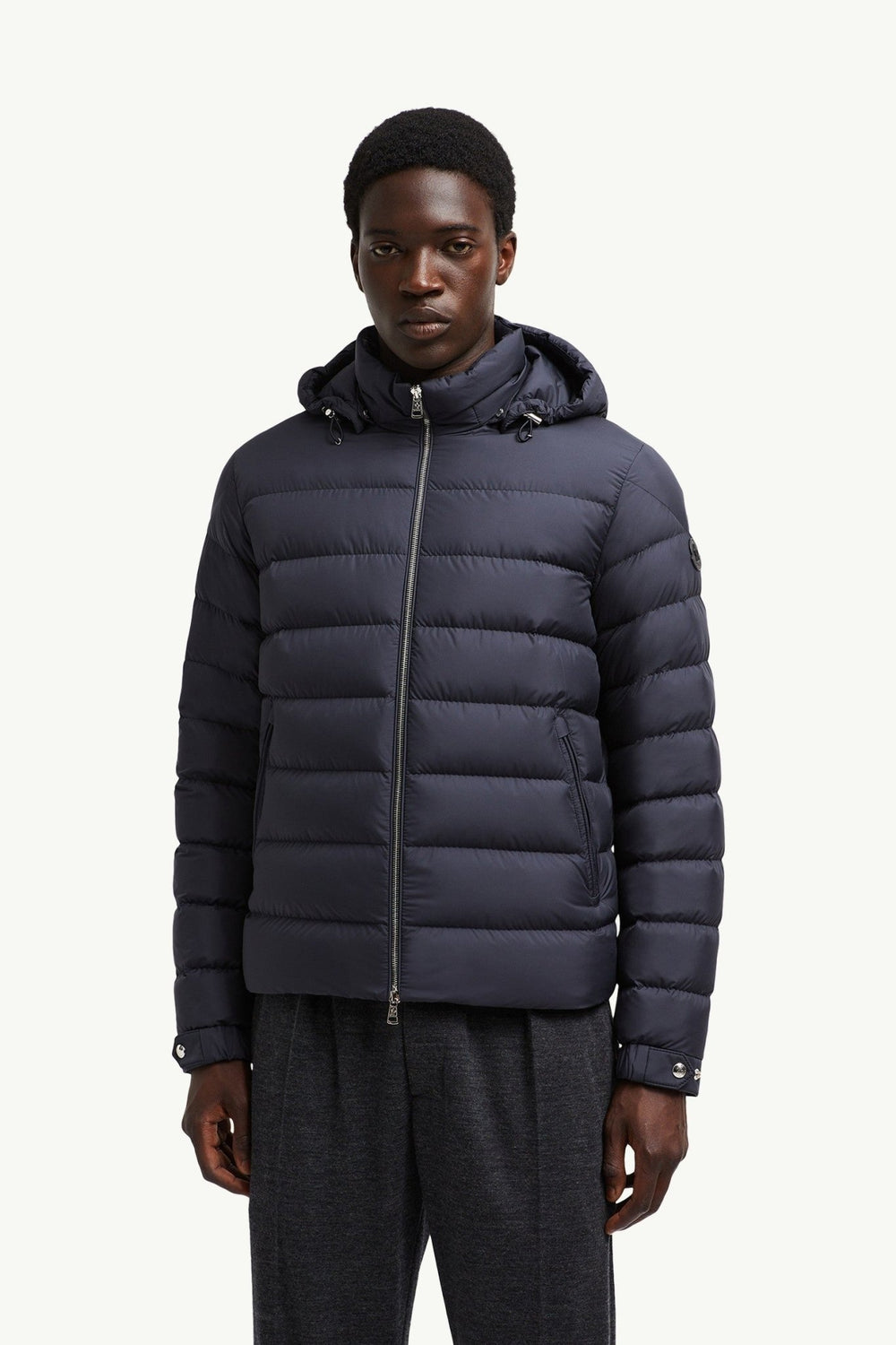 MONCLER - Doudoune Courte Arneb à Capuche Amovible Bleu Marine - Lothaire