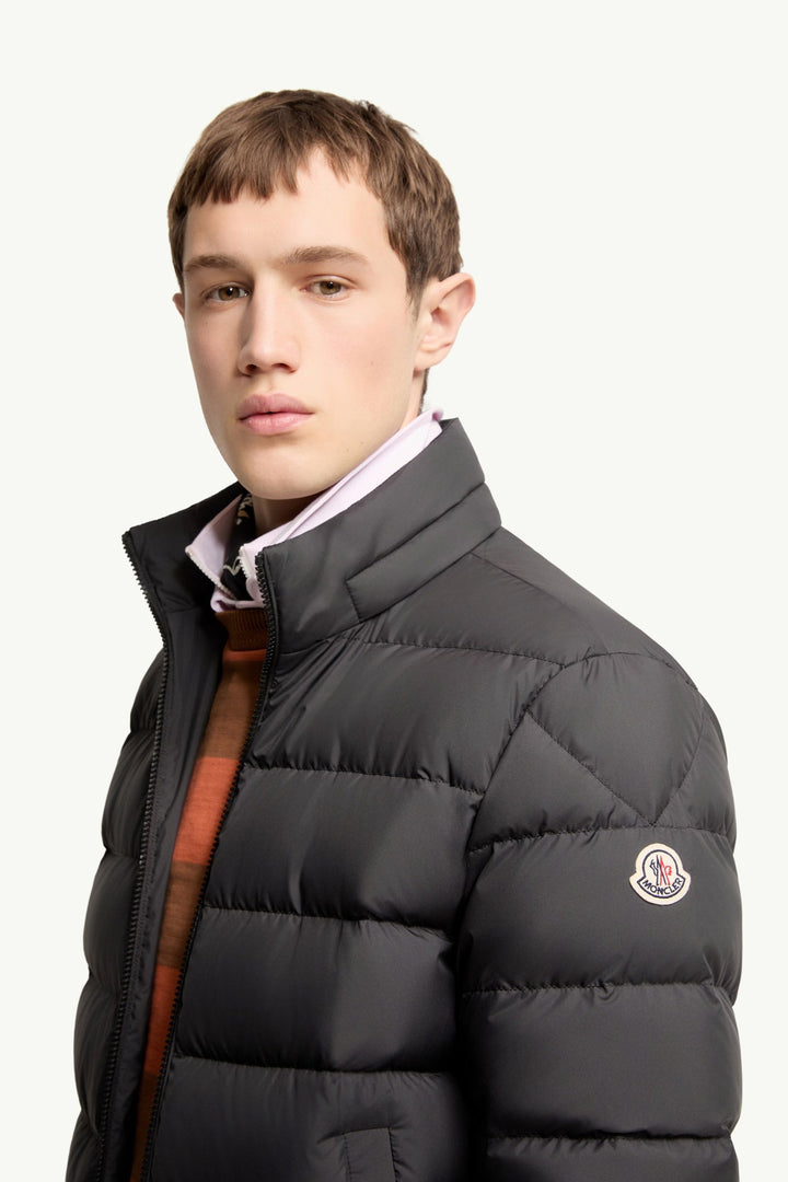 MONCLER - Doudoune courte Montbrocq à capuche Noir