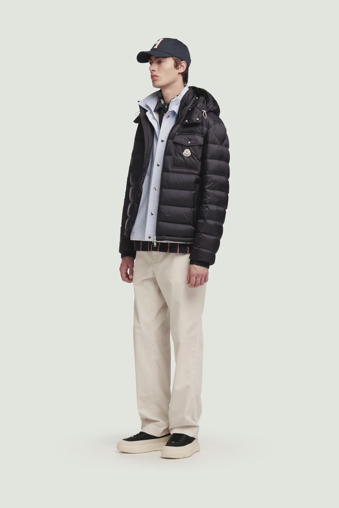 MONCLER – Doudoune courte à capuche Verith Bleu foncé