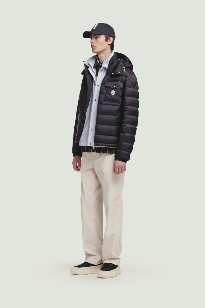 MONCLER – Doudoune courte à capuche Verith Bleu foncé