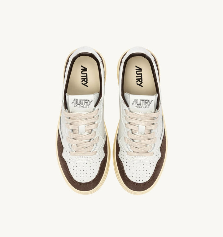AUTRY - Baskets Medalist Low en cuir Blanc / Acajou