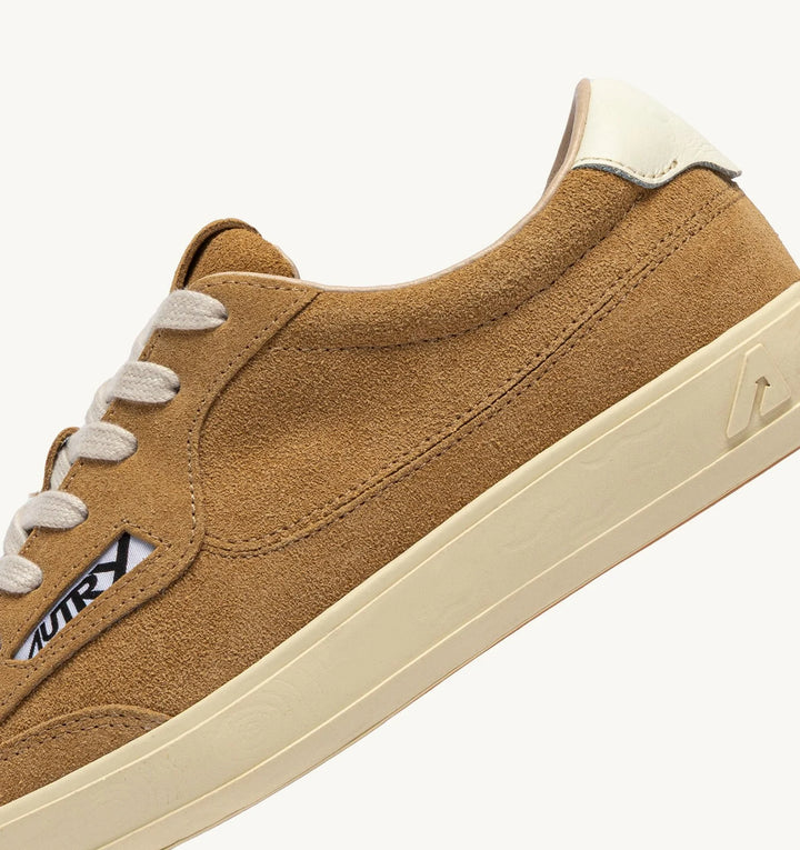 AUTRY - Baskets Windscape Low Daim Marron cuivré / Blanc cassé
