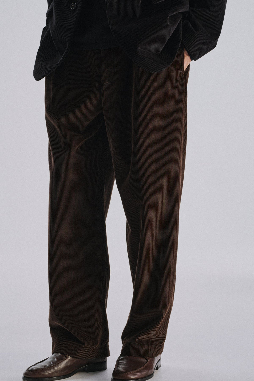 THE ROW - Pantalon Tuxo en Velours Côtelé Marron Foncé - Lothaire