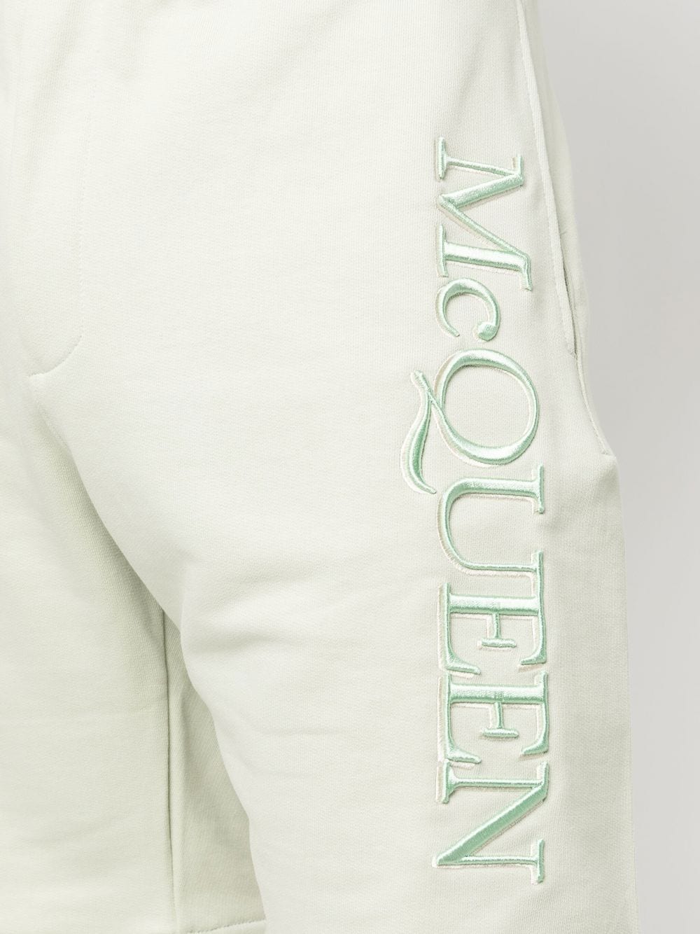 Alexander McQueen Bermuda à logo brodé - Lothaire