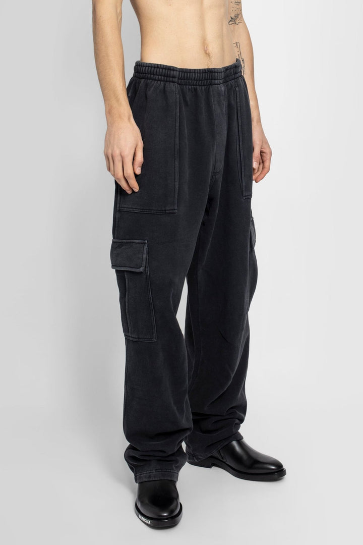 BALENCIAGA - Black jogging cargo pants - Lothaire boutiques (6782201495717)