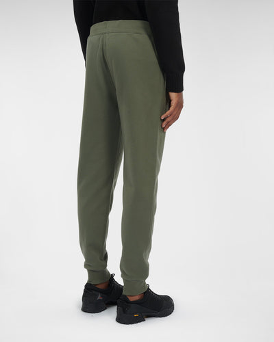 CP Company Pantalon de jogging Diagonal Raised Fleece Thyme - Lothaire boutiques