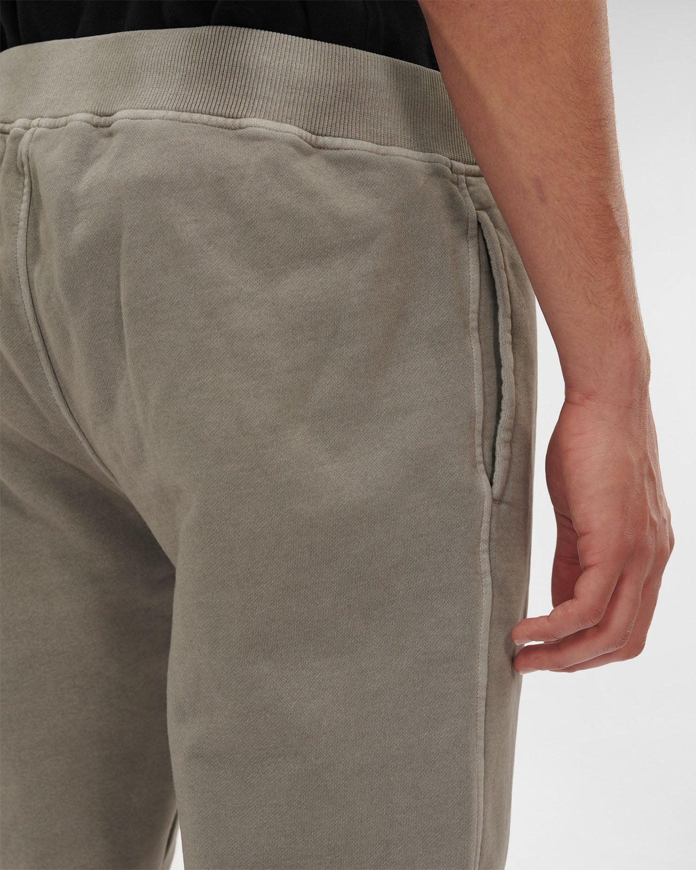 C.P Company Pantalon gris Brushed & Emerized Diagonal Fleece - Lothaire boutiques