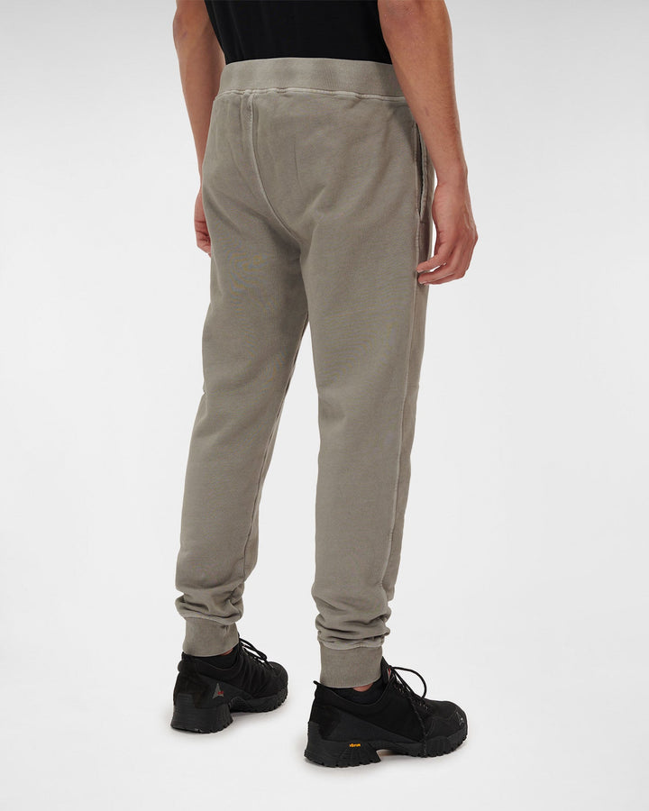 C.P Company Pantalon gris Brushed & Emerized Diagonal Fleece - Lothaire boutiques