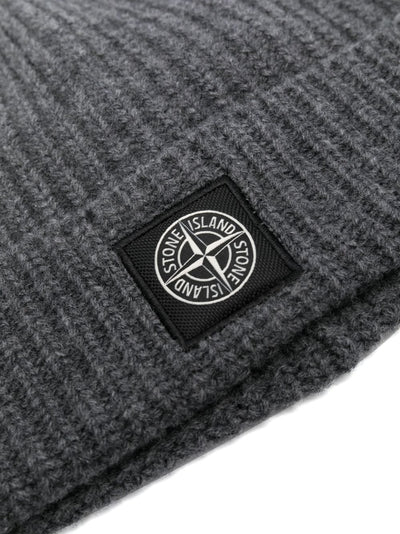 Stone Island Bonnet Gris à patch logo - Lothaire