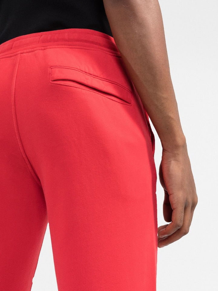 Stone Island Pantalon de jogging rouge fuselé à patch compass - Lothaire boutiques