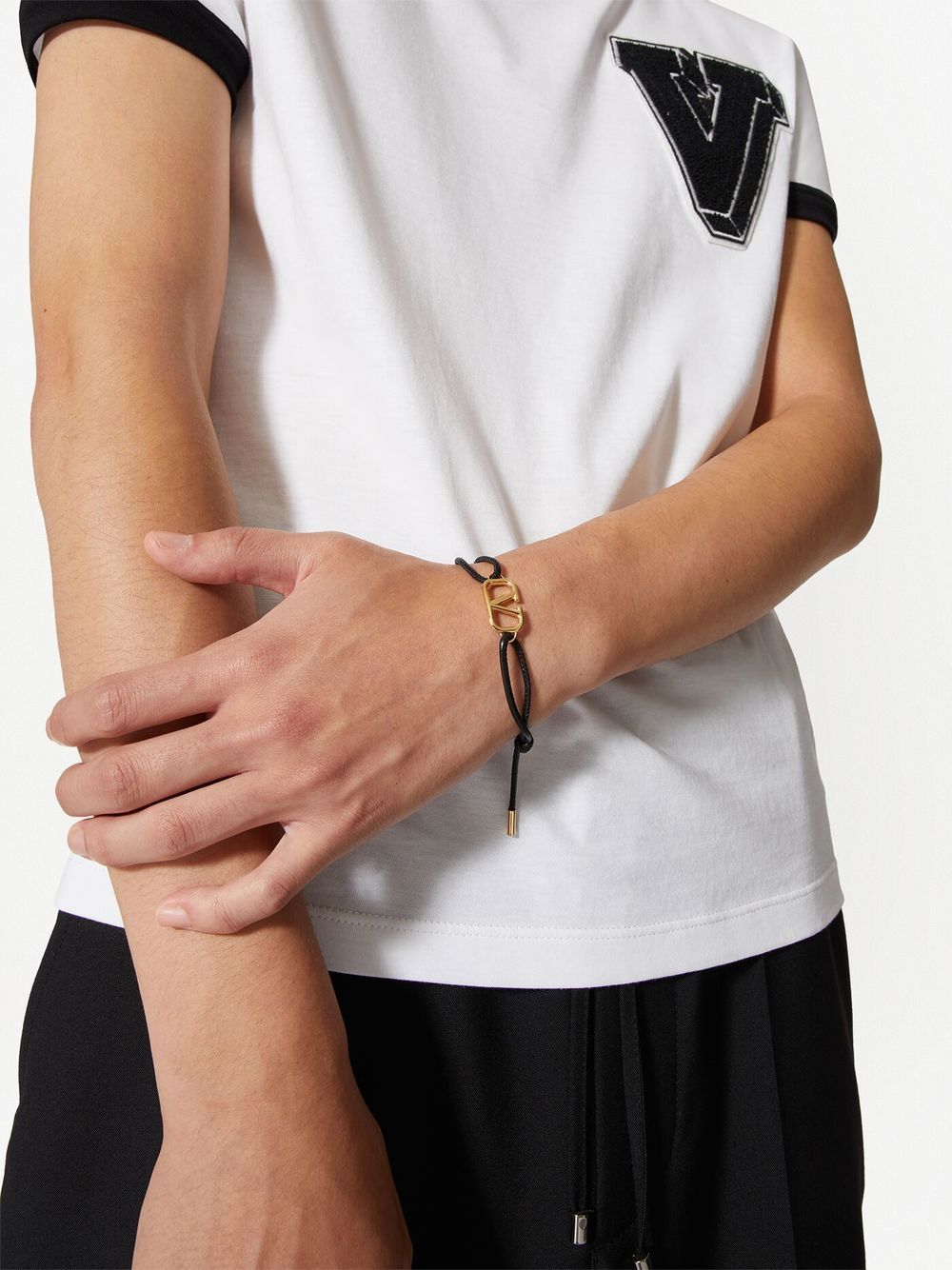 Valentino Garavani Bracelet noir à détail VLogo Signature en cuir - Lothaire